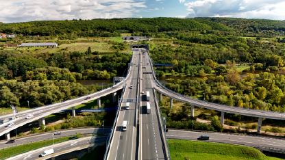vista aérea de ponte para serviço de inspeção acreditada de operação e desempenho